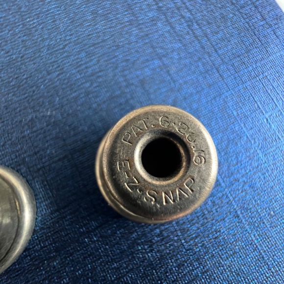 2 Pair of Vintage 'Snap Back' Cuff Links - Picture 5 of 10